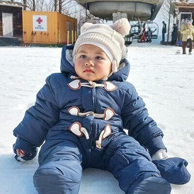 combinaison de neige pour bébé