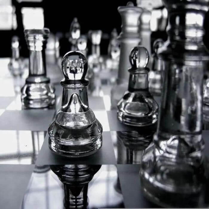 magnifique jeu d'echec en verre jeu de societe de très haute qualité et décoration
