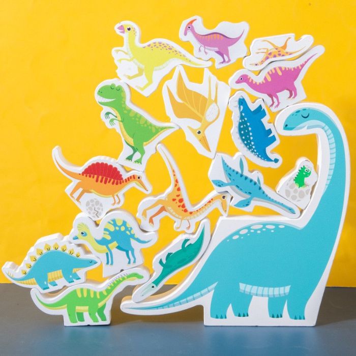 petit garçon de 3 ans qui joue avec dinosaure jouet et jouet dinosaure voiture dinosaure jeu de construction en bois jouets dinosaures