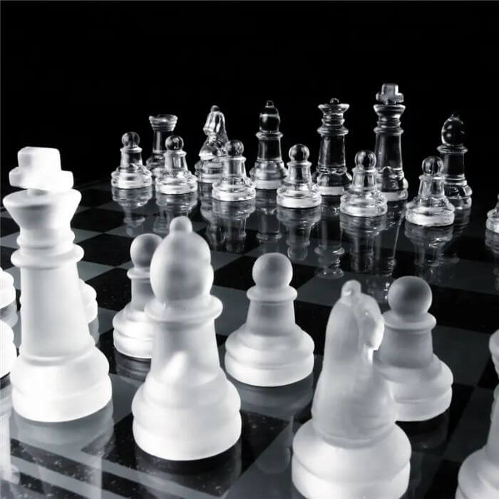 magnifique jeu d'echec en verre jeu de societe de très haute qualité et décoration