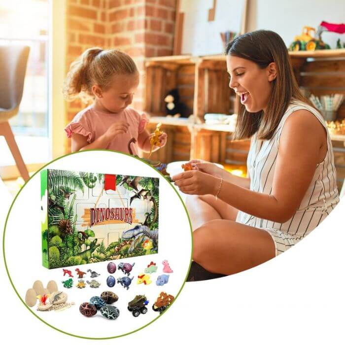 une maman et sa fille calendrier de l'avant noel jouet dinosaure