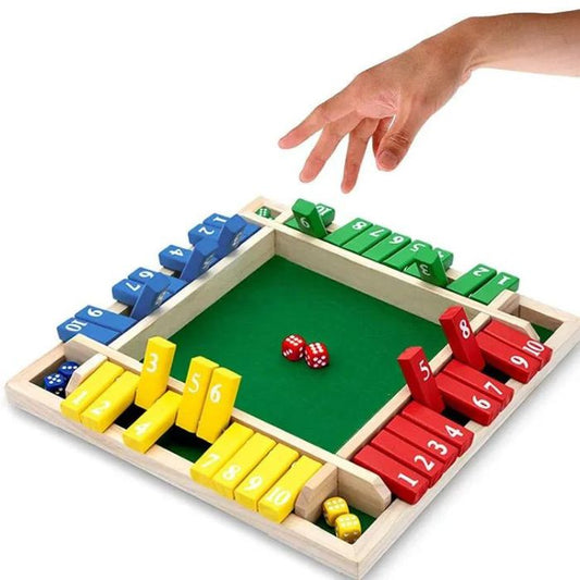 jeu de societe pour adulte en bois multicouleurs avec chiffre et dés moment entre amis et parents enfants