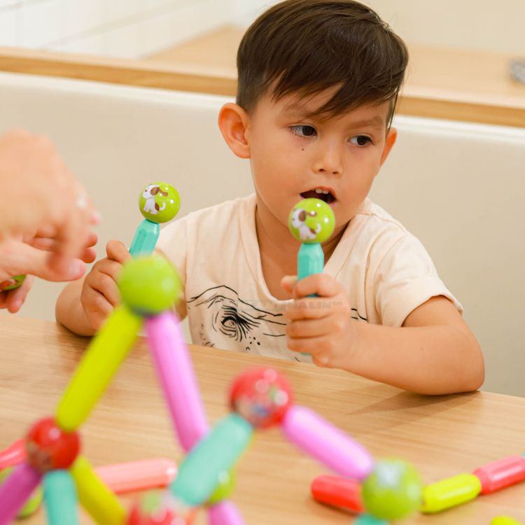 jeu-magnétique-construction-construction-magnétique-idee-cadeau-enfant-cadeau-de-noel-enfant