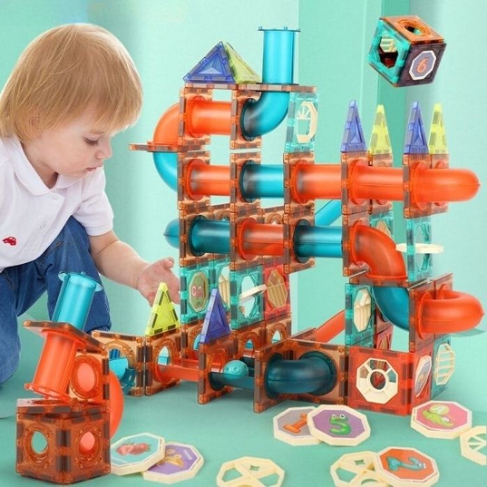 jeu de construction magnétique très coloré pour les enfants à partir de 4 ans